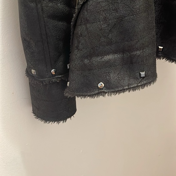 Guess Faux Black Leather Jacket with Fur Collar Lining & Reversible Fur Sleeves - Picture 6 of 6